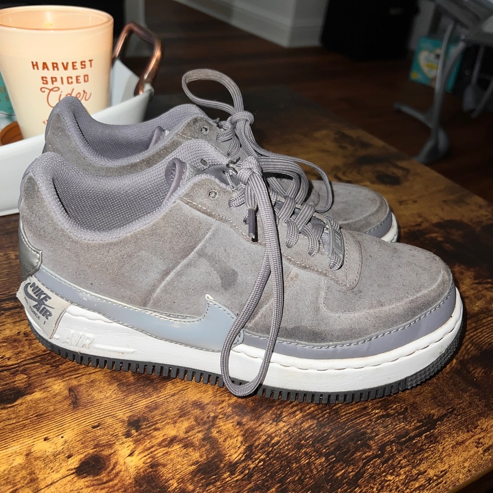 Nike Air Force 1 Jester Low Shoe - Gunsmoke Grey Suede